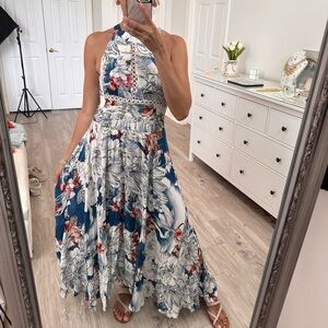 Beautiful Maxi dress! Worked a few times.